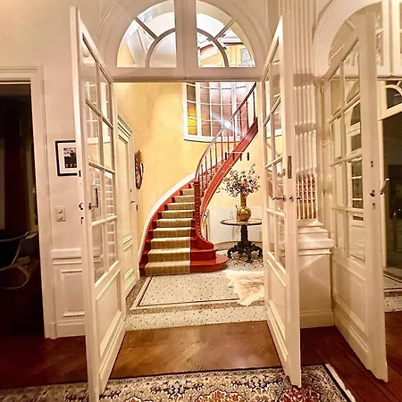 La Ruche Oostende Bed and Breakfast *